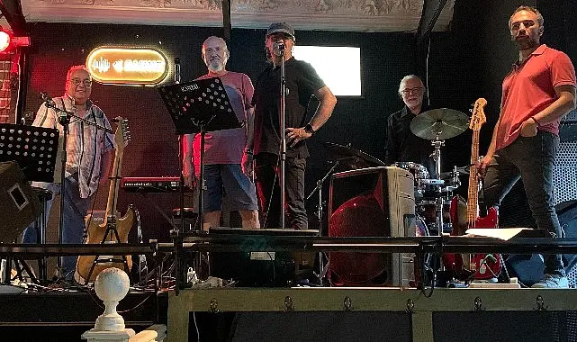Türkiye’nin en köklü progresif rock gruplarından biri olan 21. Peron,