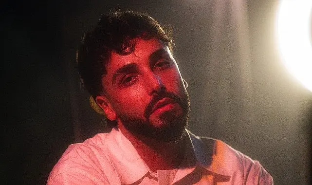 Türk rap müziğinin sevilen ismi Sefo, Bursa’daki bir kulüpte gerçekleştirdiği
