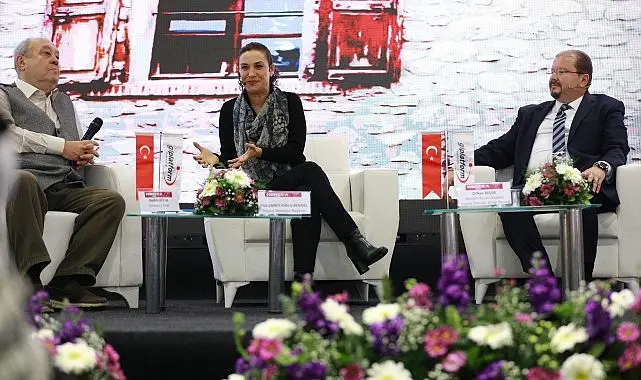 Fuar İzmir’de düzenlenen “Turizm Denilince İzmir” söyleşine konuşmacı olarak katılan