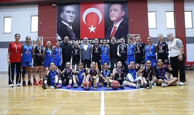 Samsun U14 Kız Basketbol Şampiyonası’nda yer aldığı iki takımla adını