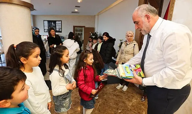 İlçedeki öğrencilerin karne sevincine ortak olan Canik Belediye Başkanı İbrahim
