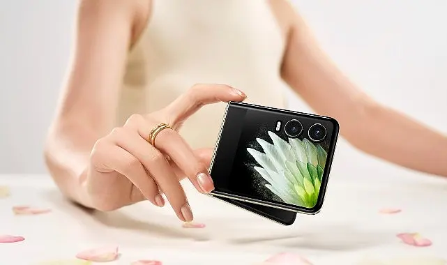 TECNO, ikinci nesil katlanabilir akıllı telefonu PHANTOM V Flip2 5G