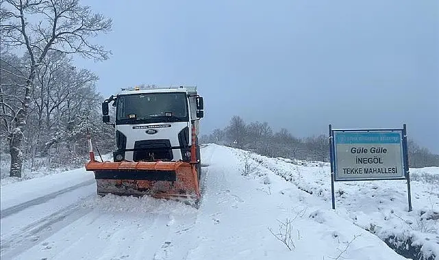 İnegöl Belediyesi ekipleri dün öğlen saatlerinde yoğunlaşan kar yağışının ardından
