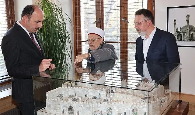 Dualarımız ve desteğimiz hep sizlerle beraber” dedi. Şeyh İkrime Sabri