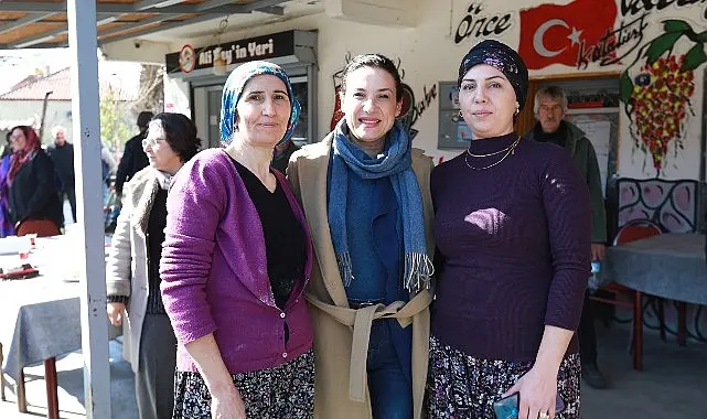 Efes Selçuk Belediye Başkanı Filiz Ceritoğlu Sengel Gökçealan’da vatandaşlarla bir