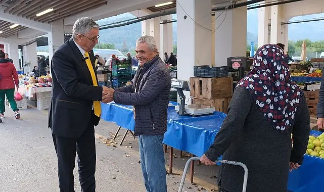Kemer Belediye Başkanı Necati Topaloğlu, Pazartesi günleri ilçe merkezinde kurulan
