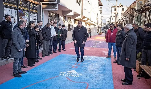 İzmir Büyükşehir Belediye Başkanı Dr. Cemil Tugay, kamusal alanların İzmirlilerin