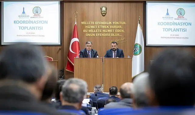 İzmir Büyükşehir Belediye Başkanı Dr. Cemil Tugay ilçelerdeki koordinasyon toplantılarına