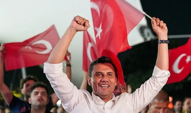 Manisa Büyükşehir Belediye Başkanı Mimar Ferdi Zeyrek, Sevgililer Günü dolayısıyla