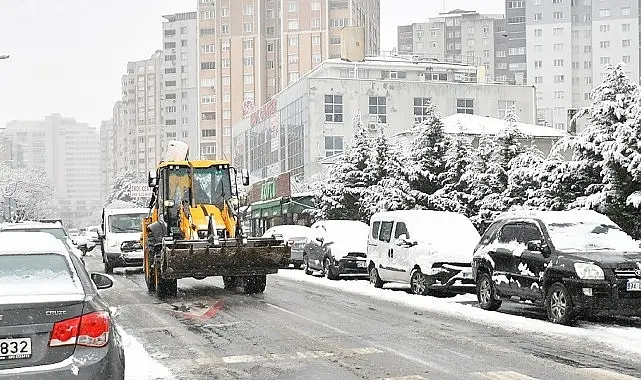 Beylikdüzü Belediyesi, İstanbul genelinde etkisini artıran kar yağışına karşı 174