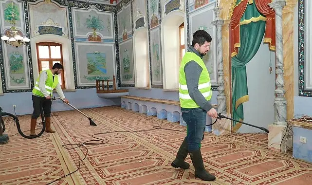 Burhaniye Belediyesi, Ramazan ayı öncesinde ilçe genelindeki tüm camilerde kapsamlı