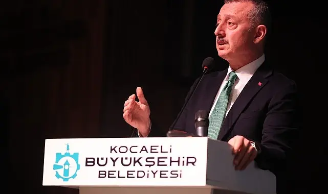 Kocaeli Büyükşehir Belediye Başkanı Doç.Dr.Tahir Büyükakın, Kılavuz Eğitim Programı’nda eğitimcilerle