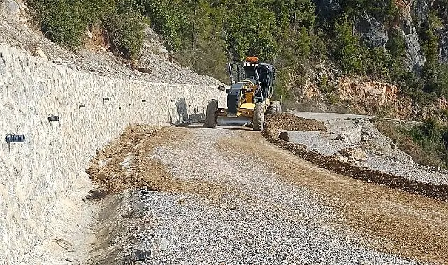 Antalya Büyükşehir Belediyesi Kırsal Hizmetler Dairesi Başkanlığı Alanya ekipleri, ilçedeki