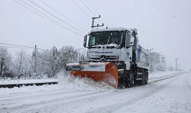 Canik Belediye Başkanı İbrahim Sandıkçı, kar yağışının etkili olduğu mahallelerde