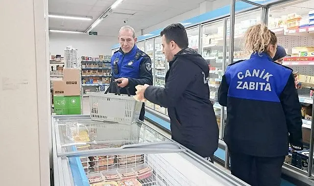 Canik Belediyesi Zabıta Müdürlüğü ekipleri ilçede faaliyet gösteren marketleri sıkı