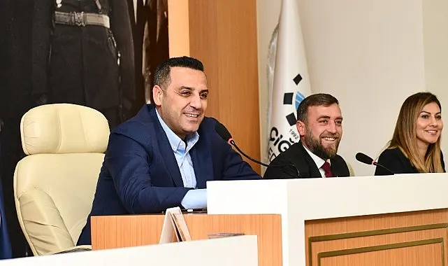 Çiğli’de emekliler tazminat; memurlar sosyal denge tazminatı sevinci yaşıyor. Çiğli