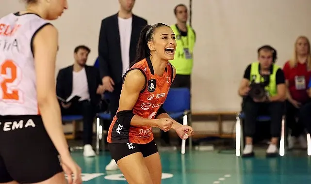 AXA Sigorta Kupa Voley Kadınlar 2023-24 sezonunun finalisti Eczacıbaşı Dynavit,
