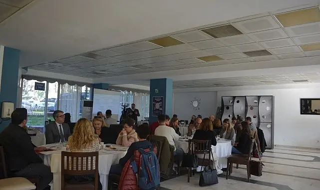 Ege Üniversitesi (EÜ) Eğitim Fakültesi Eğitim Bilimleri Bölümü öğretim üyesi