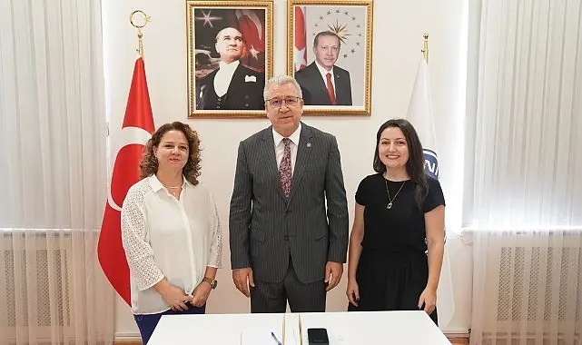 Ege Üniversitesi Fen Fakültesi Matematik Bölümü öğretim üyesi Doç. Dr.