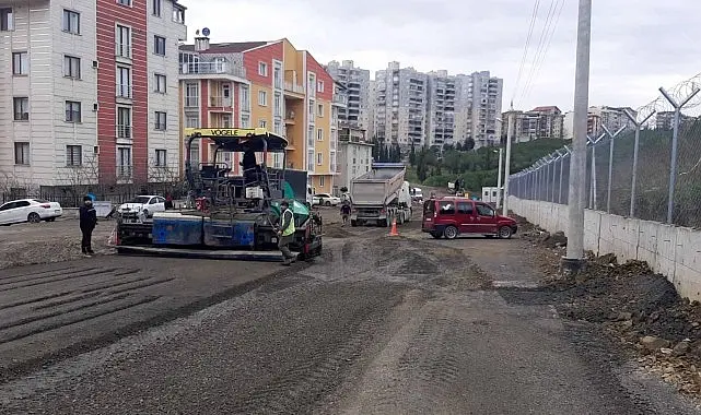 Büyükşehir Belediyesi’nin Gebze Barış Mahallesi Hayri Macar Caddesi’nde başlattığı üstyapı