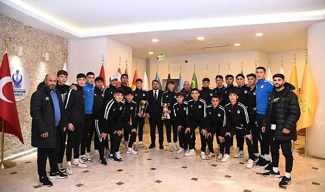 Kahramankazan Belediyespor U16 ve U18 futbol takımları, üstün performanslarıyla sezonu