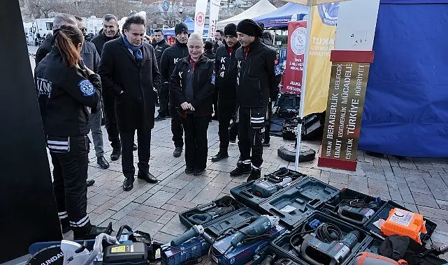 6 Şubat 2023’teki Kahramanmaraş merkezli depremlerde yaşamını yitirenler için İzmir
