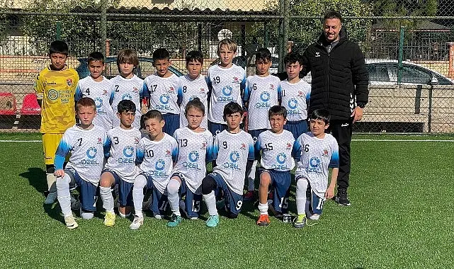 Kemer Belediye Merkez Spor U11 Takımı, kendi liginde oynadığı ilk