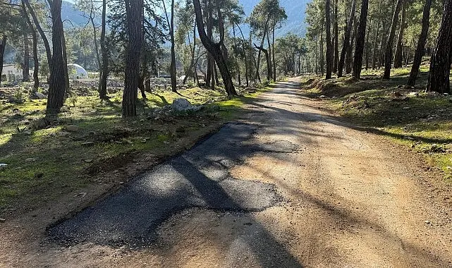 Ulupınar Mahallesi’nde zamanla tahrip olan ve çöken yolların tamiratını gerçekleştiren