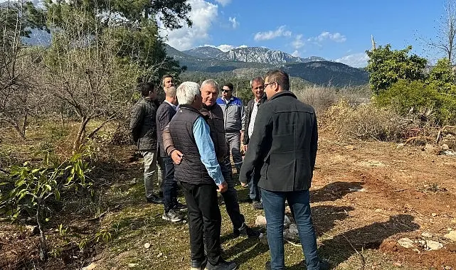 Kemer Belediyesi Fen İşleri Müdürlüğü ekipleri,Tekirova Mahallesi’nde imar yollarını açmaya