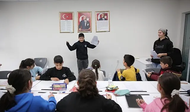 Konak Belediyesi’nin, Pi Gençlik Derneği ile birlikte düzenlediği İngilizce Konuşma