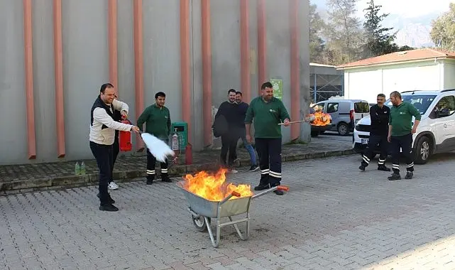 Antalya Büyükşehir Belediyesi itfaiye ekipleri, Manavgat ve Kemer ilçe hizmet