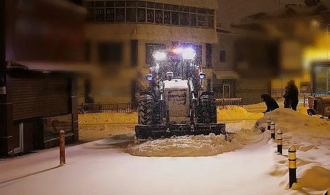 Son yılların en yoğun kar yağışının yaşandığı kentte Nevşehir Belediyesi