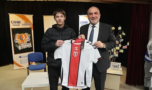 Canik Belediye Başkanı İbrahim Sandıkçı, ‘Başkan Okulumda’ projesi çerçevesinde öğrencilerle