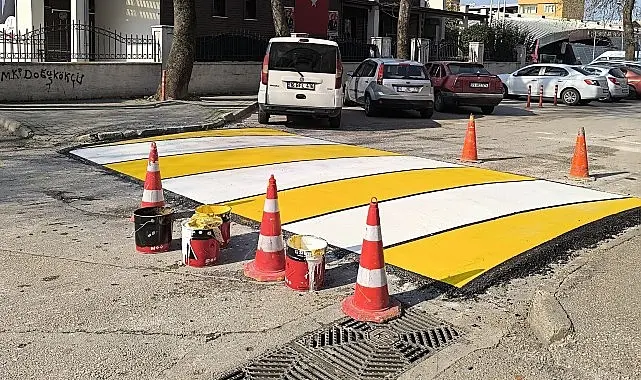 Osmangazi Belediyesi, ilçe genelinde trafik güvenliğini artırmak amacıyla okul önlerinde