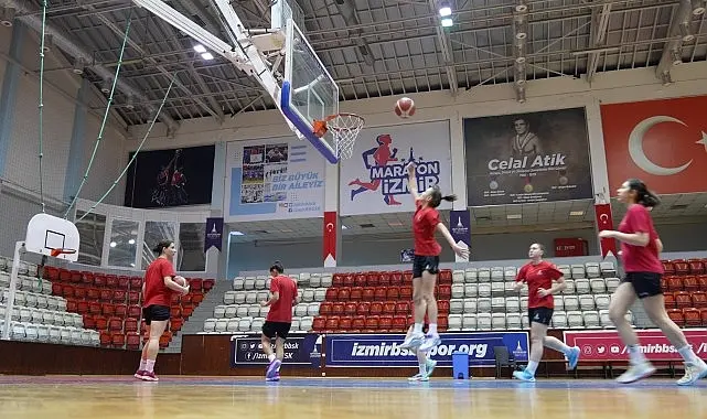 İzmir’de sporun kalbi Kültürpark Celal Atik Spor Salonu’nda atıyor. Bin