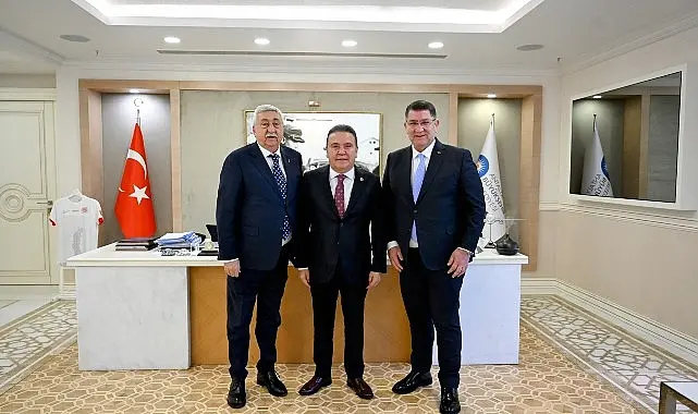 Antalya Büyükşehir Belediye Başkanı Muhittin Böcek’i Türkiye Esnaf ve Sanatkarlar