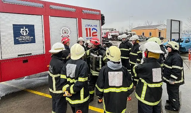 Kocaeli İtfaiyesi, Yeditepe Üniversitesi Arama Kurtarma Kulübü öğrencilerine gönüllü itfaiyecilik