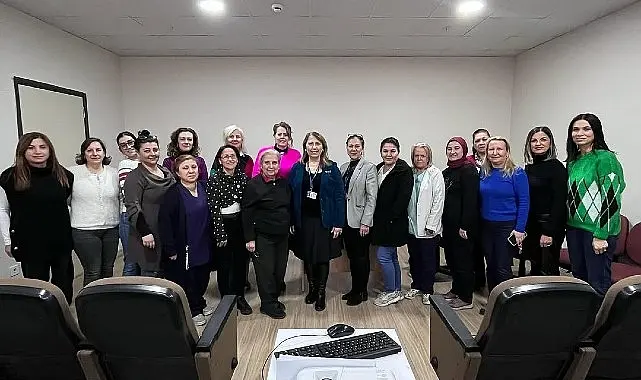 Ege Üniversitesi Hemşirelik Fakültesinde “Rehber Hemşire Sertifika Eğitimi” gerçekleştirildi.Etkinliğe; Hemşirelik