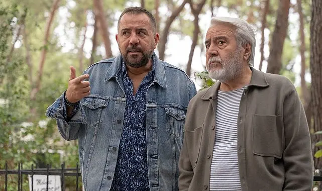 Netflix, başrolleriniAta Demirer, Uğur Yücel, Esra BilgiçveLale Mansur’un paylaştığı yeni
