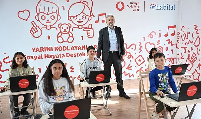 Dijital altyapısı ve akıllı teknolojileriyle toplumu geleceğe bağlarken çevresel ayakizini