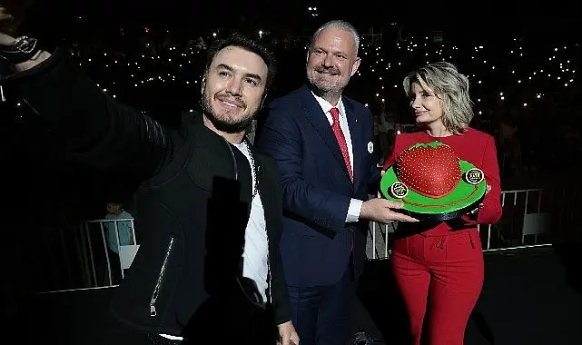 15. Emiralem Çilek Festivali, yüzbinlerin en tatlı ve lezzetli buluşma
